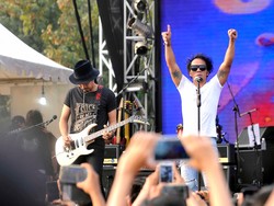 Slank Buka Mandiri Karnaval 2015