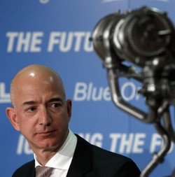 Kekayaan Jeff Bezos Menguntit Bill Gates