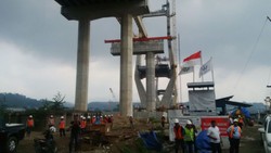 Menteri PU Target Jembatan Merah Putih Selesai Januari 2016