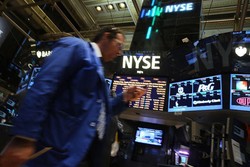 China Pangkas Suku Bunga, Wall Street Menghijau di Akhir Pekan