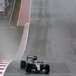 Lintasan Basah, Hamilton Jadi yang Tercepat