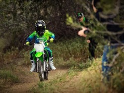 Sasar Pemotor Remaja, Kawasaki Luncurkan KLX 110 di India