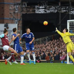 West Ham Menghindari Duel di Lini Tengah dengan Menyerang Sisi Kanan Chelsea