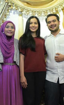 Anniesa Hasibuan Desain Baju Pengantin untuk Calon Menantu Siti Nurhaliza