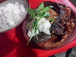 Ini Dia Tempat Makan Pecel Lele Enak dengan Sambal Sedap!