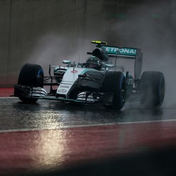 Rosberg Rebut Pole, Hamilton Start Kedua