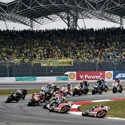 Pedrosa Kalahkan Lorenzo, Rossi vs Marquez Munculkan Insiden