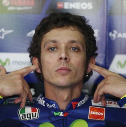 Tetap Menyangkal Menendang Marquez, Ini Penjelasan Lengkap Rossi!