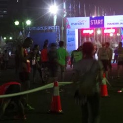 Pelari Jakarta Marathon Mulai Serbu Posisi Start