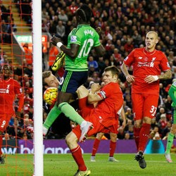 Memanfaatkan Kelemahan The Reds dalam Duel Bola Atas