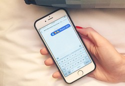 Malas Ngomong? Room Service Hotel Ini Pakai Emoji