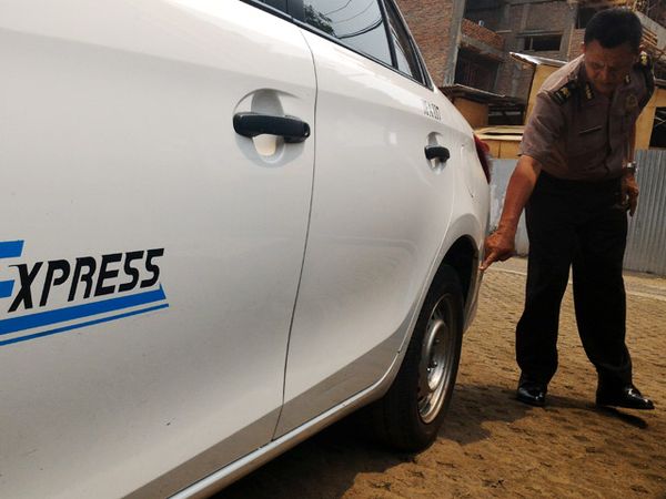 Taksi Express Ditembak Pengemudi Mobil