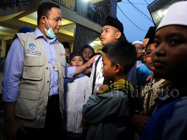 Anies Baswedan Kunjungi Sekolah yang Terkena Kabut Asap