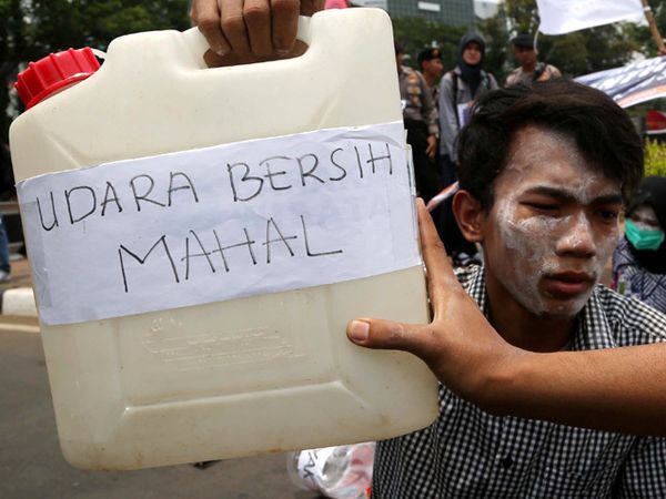 Aksi Teatrikal Tolak Asap