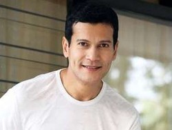 Usia 43 dan Tetap Gagah, Ini Resep Sehat Adam Jordan