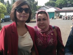 Denada Divonis Cerai dari Jerry Aurum