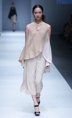 Koleksi yang Simpel Tapi Memikat ala Eridani di JFW 2016