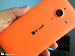 Lumia Saana, Ponsel Windows 10 Kelas Menengah