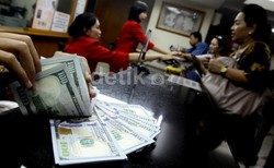 Dolar AS Awal Pekan Masih di Kisaran Rp 13.600