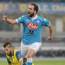 Gol Tunggal Higuain Antar Napoli ke Posisi Kedua