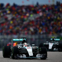 Hamilton Juara, Mercedes Finis 1-2