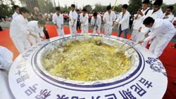 Rekor Nasi Goreng 4,2 Ton di Cina Dibatalkan