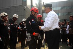 Tim Reaksi Cepat Bencana Beraksi di Kantor PLN