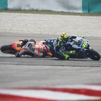 Detik-detik Mendebarkan Rossi vs Marquez