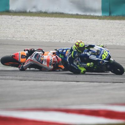 Detik-detik Mendebarkan Rossi vs Marquez