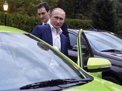 Vladimir Putin Tes Langsung Mobil Buatan Rusia