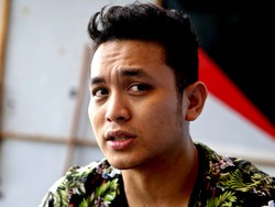 Gilang Dirga Kenang Saat Susah, Duit Pas-pasan Cuma Bisa Beli Lontong