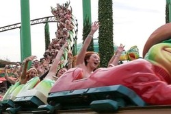 Galang Dana Amal, 59 Turis Naik Rollercoaster Tanpa Busana