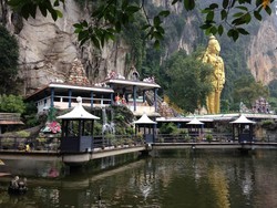 Patung Raksasa, Anak Tangga & Kuil di Batu Cave, Malaysia