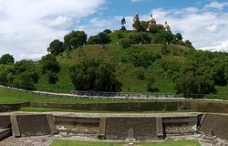 Piramida di Meksiko Ini Atasnya Gereja