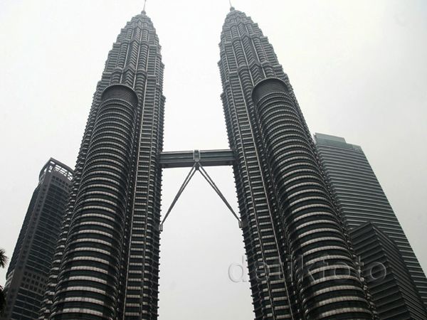 Menara Petronas Selalu Ramai Wisatawan