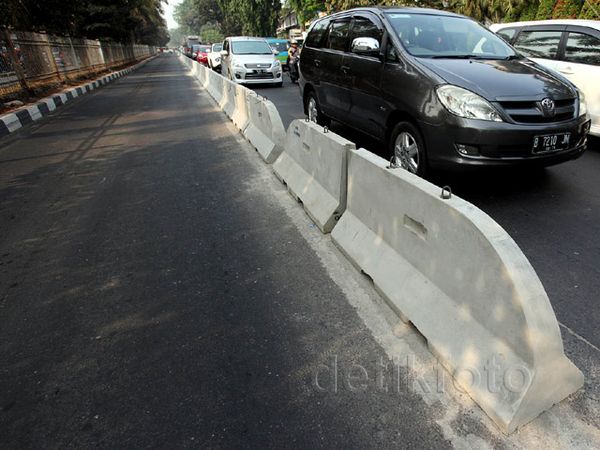 Separator Busway Ditinggikan