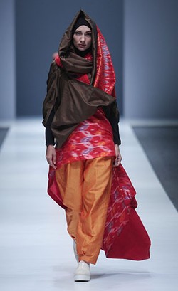 Zaskia Mecca Tampilkan Kain Makassar, Diana Nurliana Bawa Model Bercadar di JFW