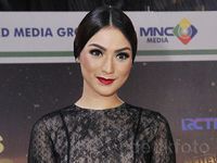 Bibir Merah Menyala Citra Kirana