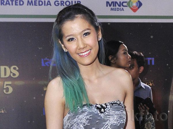 Wajah Sumringah Ardina Rasti