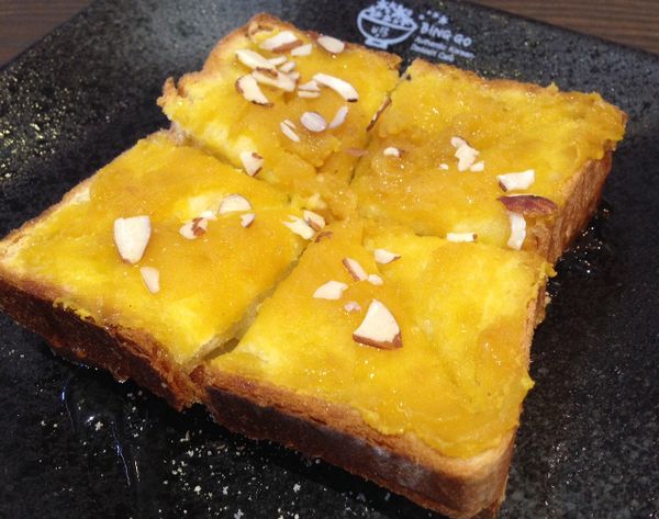 Mencoba Roti Panggang Ubi dan Es Serut Korea Bertabur ​Injeolmi