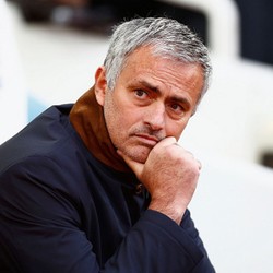 Komentari Situasi Chelsea, Ancelotti: Mourinho Akan Membereskannya