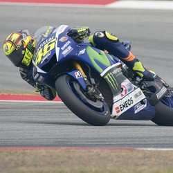 Rossi Tak Tendang Marquez, Dapat 3 Poin Hukuman karena Alasan-alasan Ini