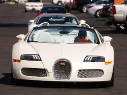 Pasca Mobil Mewahnya Terbakar, Mayweather Tambah Koleksi Bugatti Terbaru