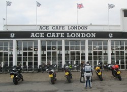 Bertandang ke Kafe Bikers Bersejarah di London