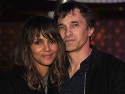 Halle Berry Gugat Cerai Suami Setelah 2 Tahun Menikah