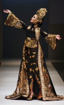 Gambang Semarang, Gambaran Kebaya Dulu dan Kini dari Anne Avantie