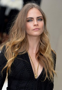 Tampil Menyeramkan di Sampul Majalah, Cara Delevigne Hampir Tak Terkenali