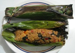 Enaknya Makan Siang dengan Pepes Jamur Gurih di Tempat Ini