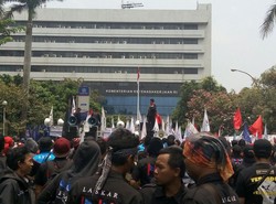 Tolak Formula Upah Jokowi, Buruh Demo di Kantor Kemenaker