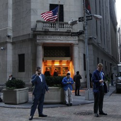 Wall Street Melemah Jelang Pertemuan Dua Hari The Fed